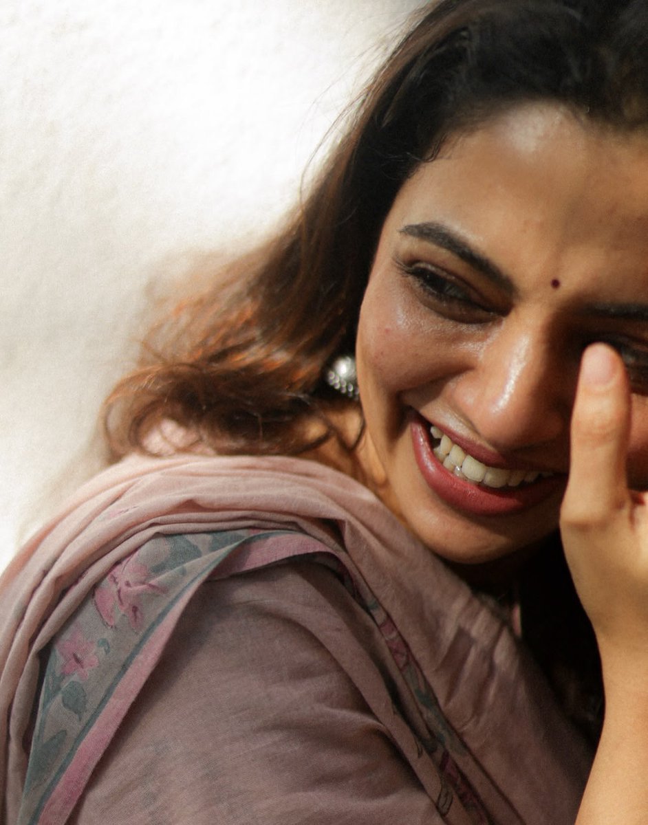 KollywoodCinima's tweet photo. Nikhila Vimal 🩷 Grace, charm, radiant smile, and effortless elegance brighten every appearance beautifully always. @Nikhilavimal1 https://t.co/XlOiEC28cY