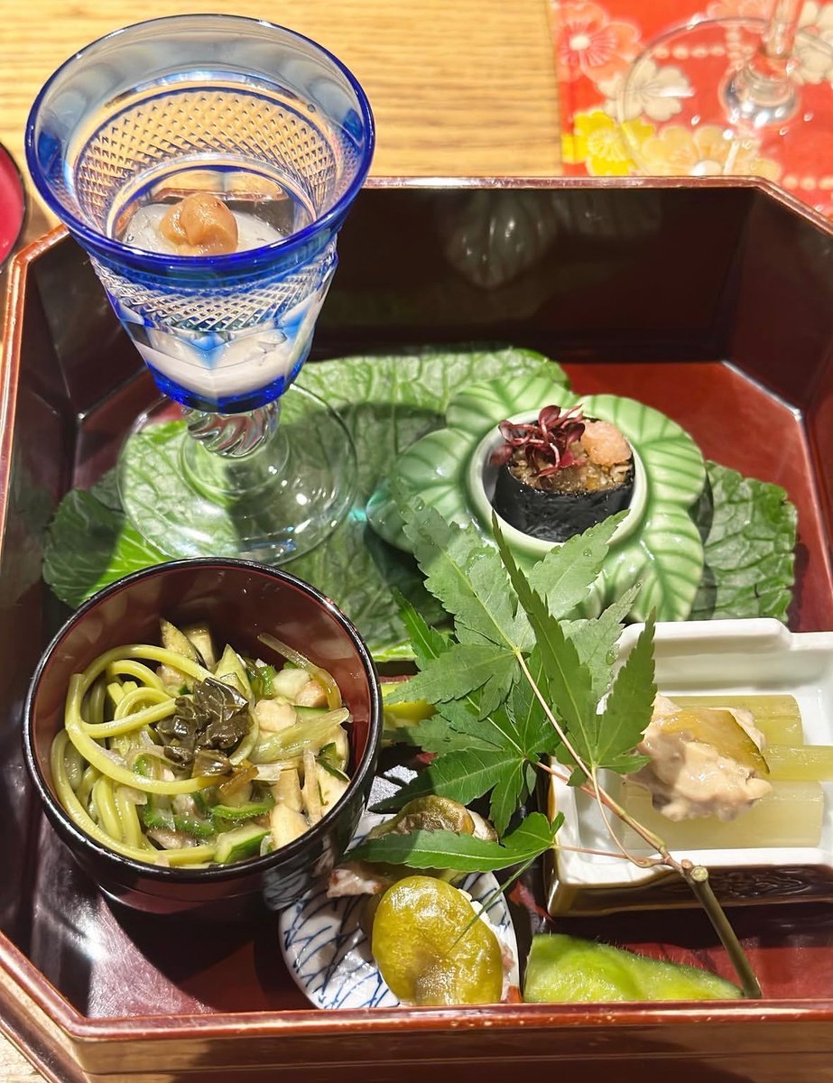hiro1980628's tweet photo. 京都の路地裏の名店。一皿ごとに感動する京都のくずし割烹。旬の食材を遊び心たっぷりに仕立てた料理が次々出てくる。この完成度でこの内容はやばい。季節ごとに行きたくなる。
🏠枝魯枝魯ひとしな
📍京都市下京区西木屋町松原下難波420-7 https://t.co/1bKZrbI5CE