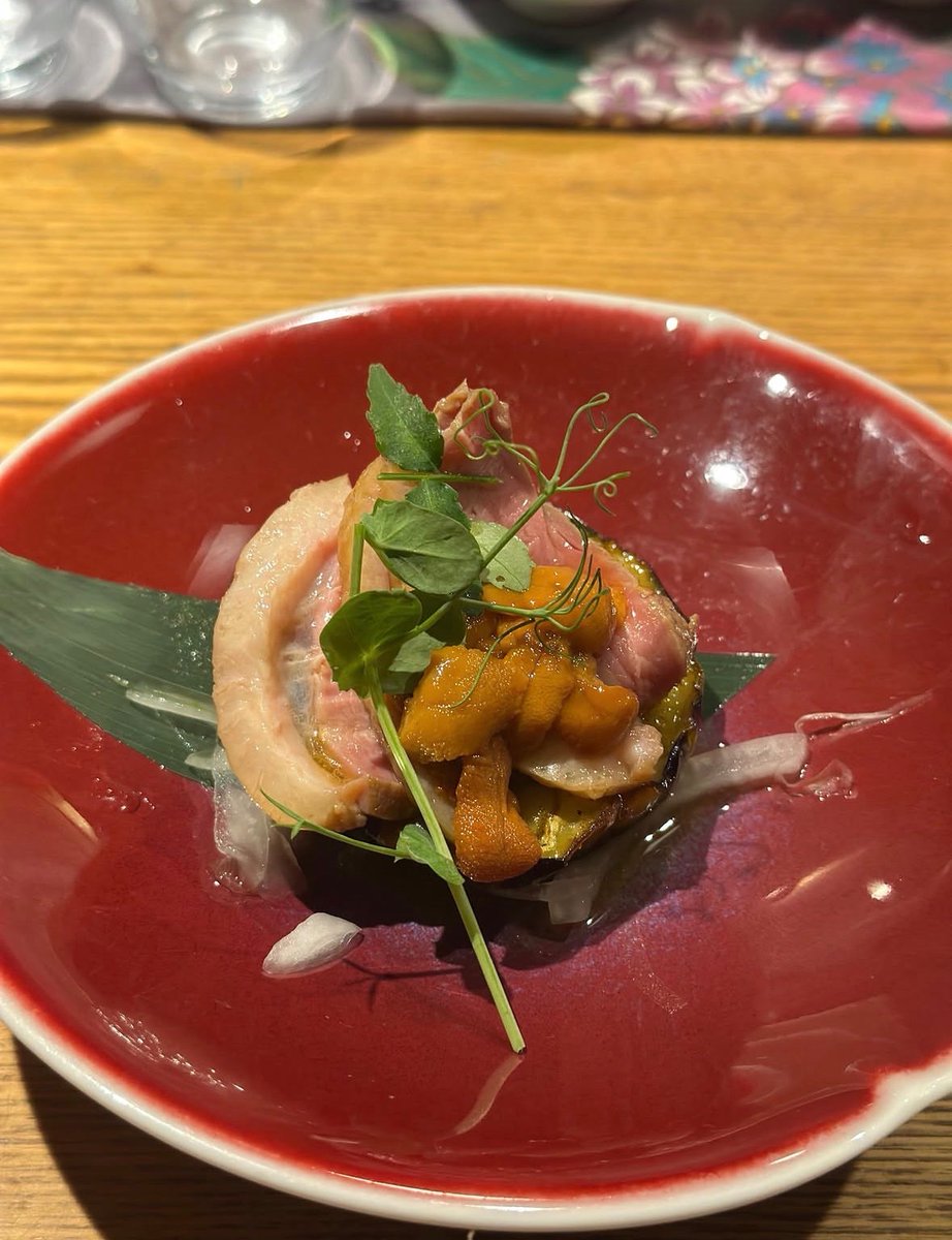 hiro1980628's tweet photo. 京都の路地裏の名店。一皿ごとに感動する京都のくずし割烹。旬の食材を遊び心たっぷりに仕立てた料理が次々出てくる。この完成度でこの内容はやばい。季節ごとに行きたくなる。
🏠枝魯枝魯ひとしな
📍京都市下京区西木屋町松原下難波420-7 https://t.co/1bKZrbI5CE