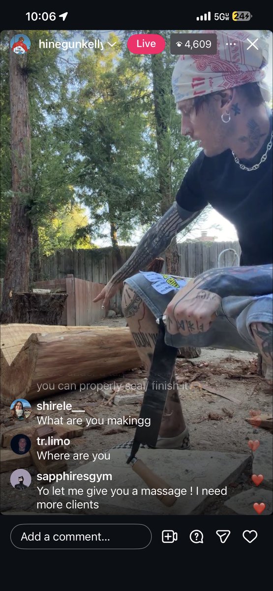 GoldenbergTani's tweet photo. @kingslayerkells @machinegunkelly HE WAS SO PROUD OF HIS RED WOOD🥹🥹🥹 https://t.co/k4O82IYKLC