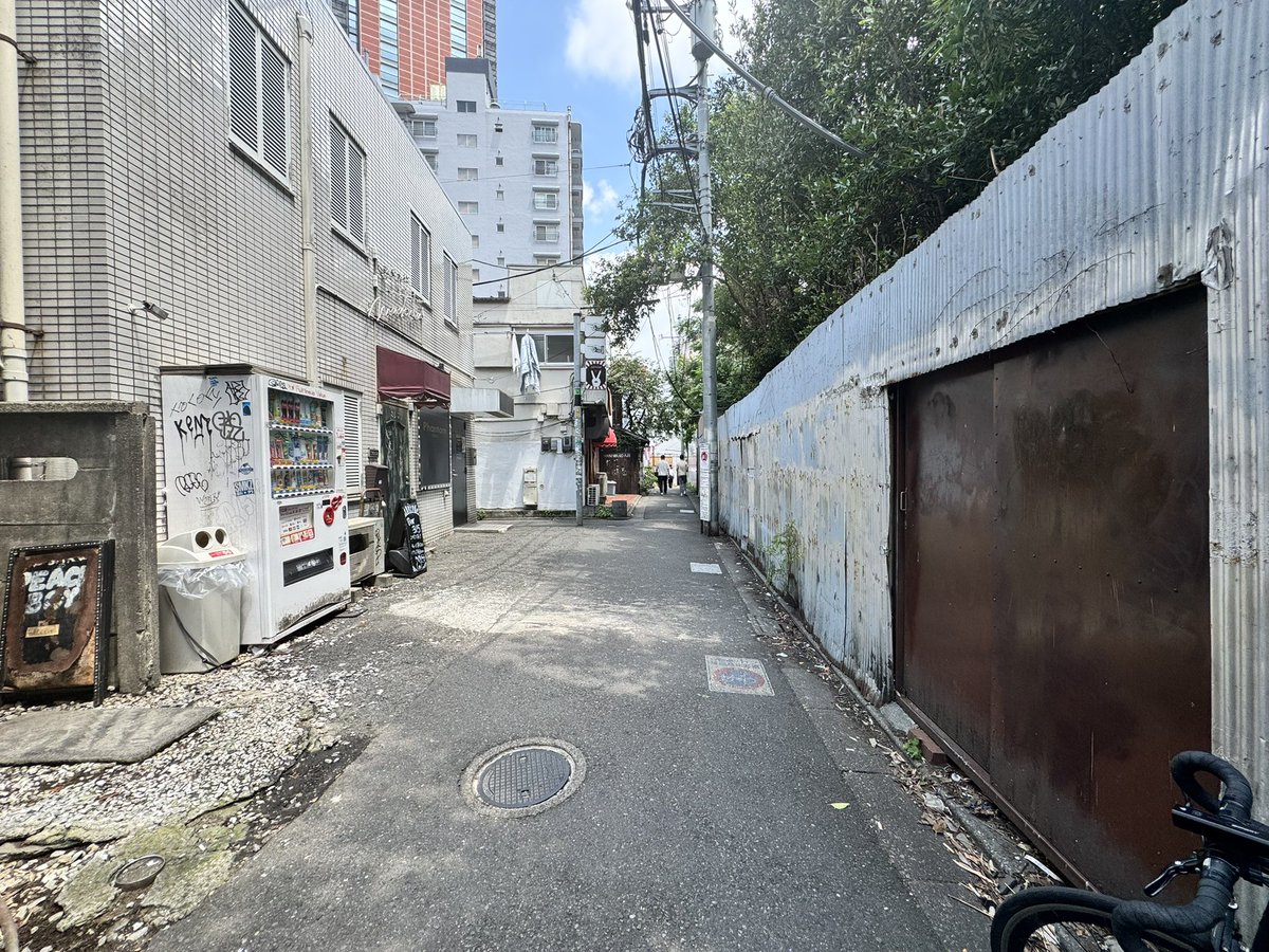RihitoPs's tweet photo. レポート提出だけでわざわざ東京出たからついでに聖地巡礼
雰囲気感じれて良いね https://t.co/vRSQr4r5Yt