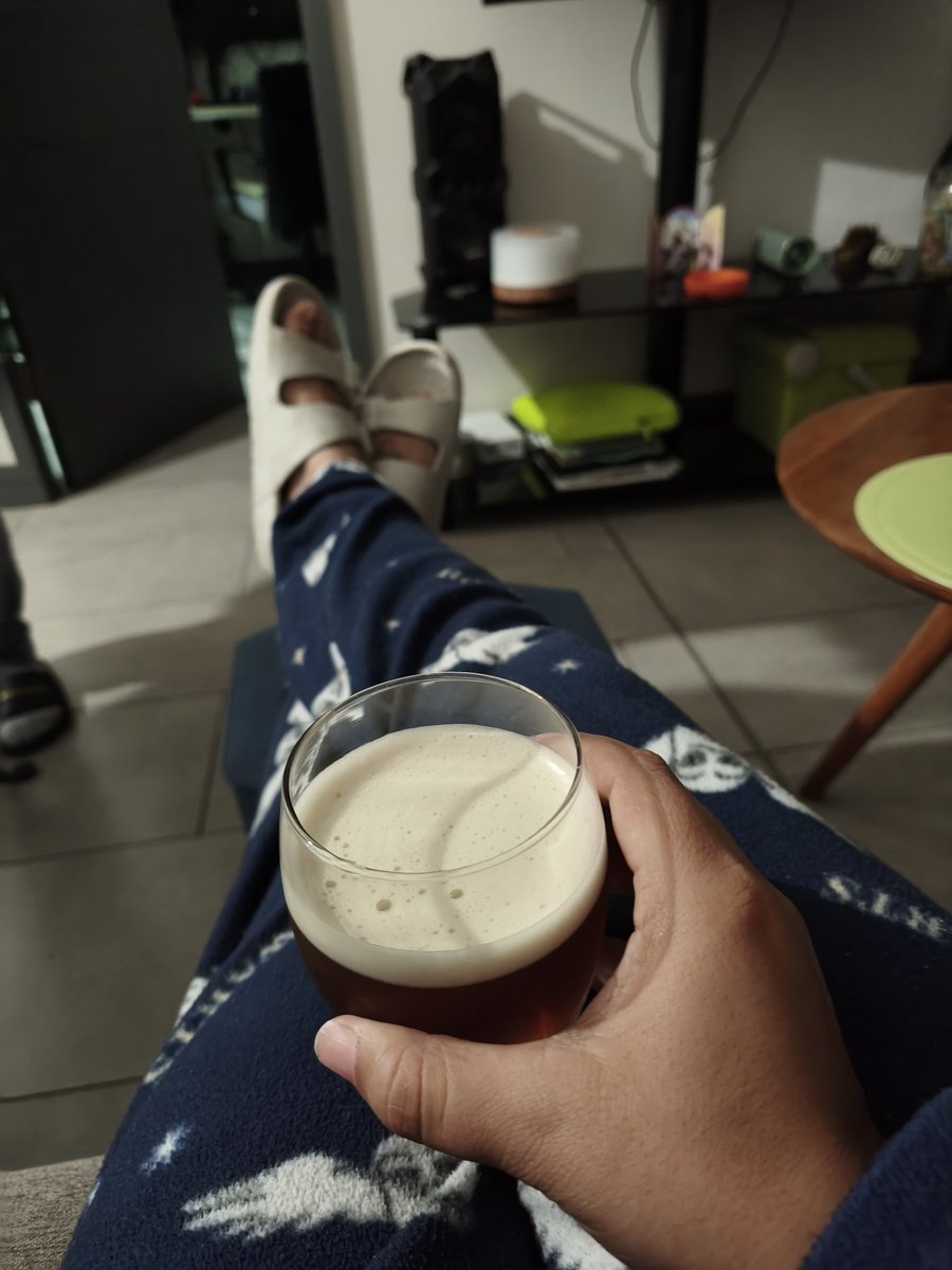 Maaarrxd's tweet photo. Entre todas las estupideces que me traje pa santiago traerme la coctelera fue la mejor decisión, sale espresso martini después de un día chato 🍸, 10/10 https://t.co/K110n7yYvt