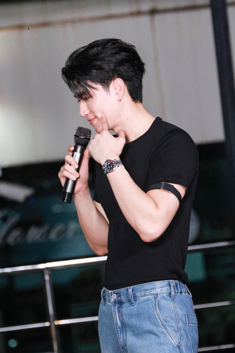 ลป. tweet media