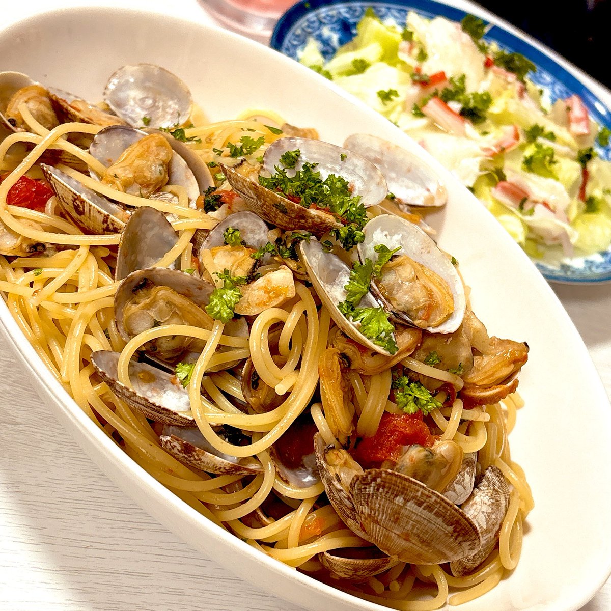 KarinKalimba's tweet photo. アボガドとトマトと海老ちゃんの冷製パスタ、焼鳥（串に刺すの大変だったから、多分もうやりません）、ボンゴレロッソ。
今日も暑いです🫠 https://t.co/GXE6xnBRM6