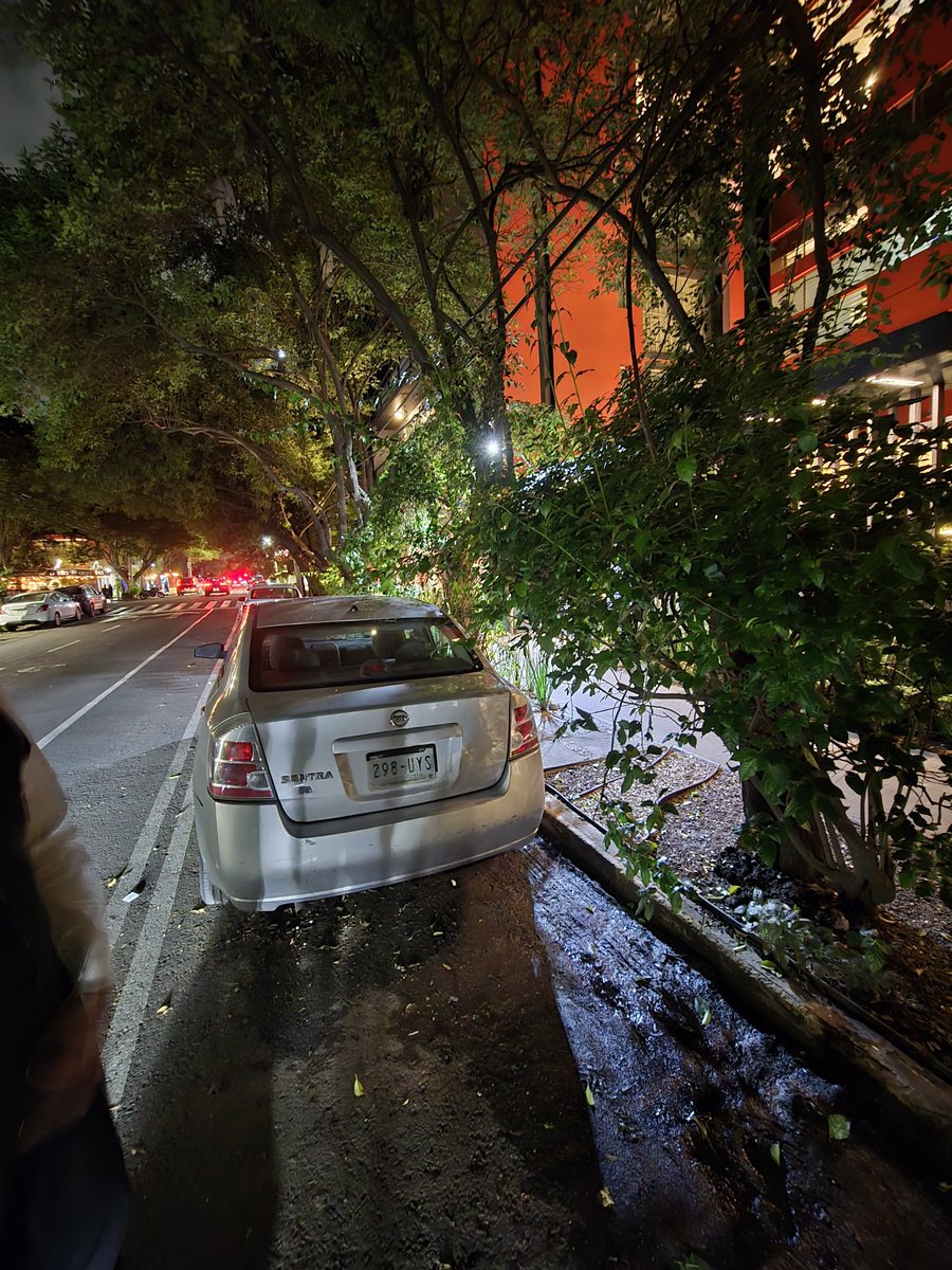 Ainmuebles19's tweet photo. Se solicita mayor alumbrado en la calle Luz Saviñon entre Providencia y Gonzalez de Cosio, esta muy obscuro y ya han robado varios autos. @BJAlcaldia @ClaraBrugadaM @LuisMendozaBJ @SOBSECDMX https://t.co/8xQs4O3nh1