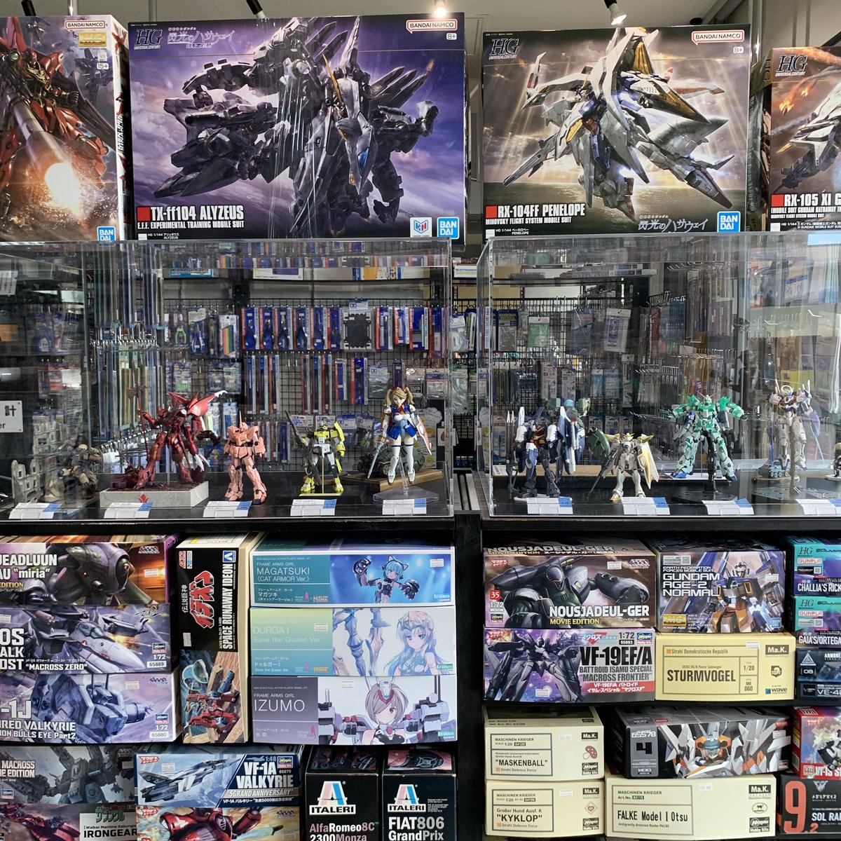 hscontrapposto's tweet photo. という訳で、およそ1ヶ月間のプラモデルコンテスト、開始です！ヽ(´▽｀)/

制作者の方々の「楽しい」が詰まった作品を、是非ご覧になって下さいませ。

そして、気に入った作品にご投票頂けると嬉しいです。投票希望の場合は、店長にお声がけ下さい。投票用紙をお渡し致します〜(´∀｀)
#HSCプラコン https://t.co/33VwmOCAPi