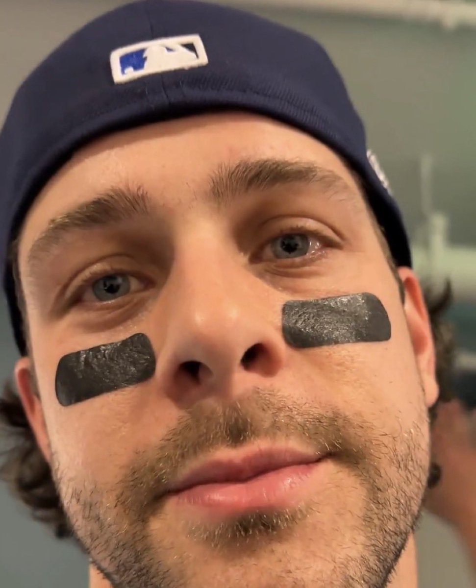 BuffaloBisons's tweet photo. us watching the all-star game https://t.co/3QfgsUbWg7
