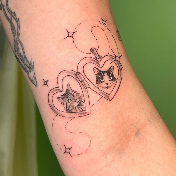 gyuplace's tweet photo. how pinterest sees me

☆actor (nao entendi kkkkk
☆tattoo (queria muito tatuar meus gatos 🥺
☆nails
☆outfit (não me visto assim, mas acho que usaria https://t.co/F0cGim4UxV