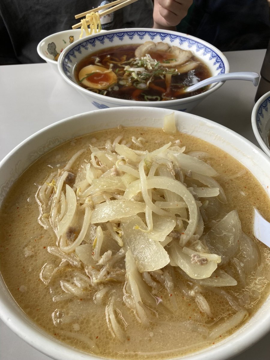Kcurelight's tweet photo. 熱い(；´Д`Aでもラーメンは😋
妙高市の食堂ミサ⛪️
私はミソ、子供は醤油
20年振りくらいに食べたー(*´∀｀*ﾀﾍﾞﾀｰ）
 #食堂ミサ #サントピアワールド https://t.co/TrdqI9k6np