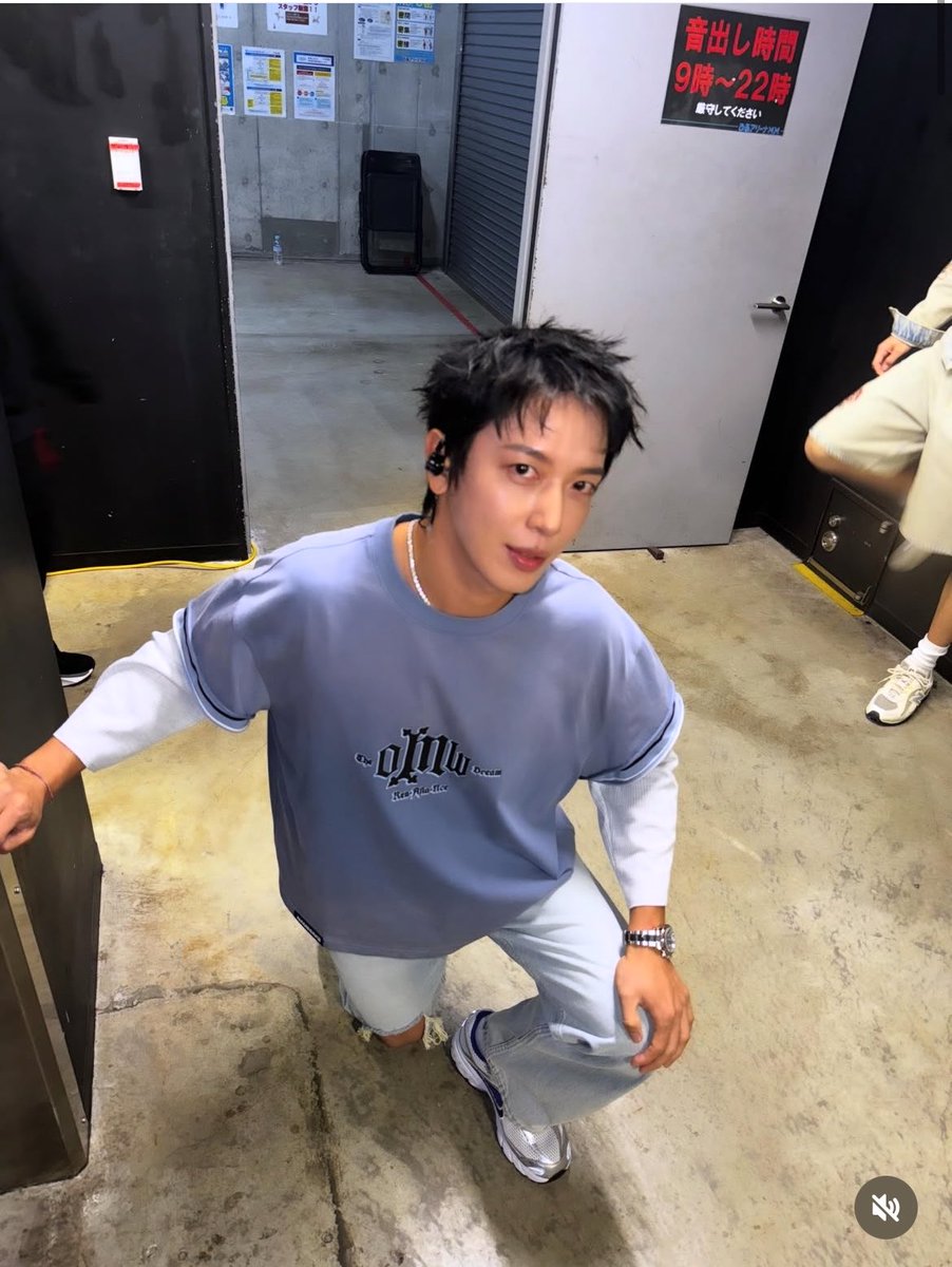 mina149586's tweet photo. ただ歌が上手いってだけじゃない

息づかい、強弱、語尾の余韻、一音一音に想いが宿っていて、同じ曲でもその日の感情が伝わってくる

ギターを弾き、自ら作詞・作曲した楽曲を誰よりも深く表現し、繊細な歌い回しに何度も心を奪われる

だから何度でもヨンファの音楽に会いたくなる💙

#ヨンファ https://t.co/g9b6C8jwXl
