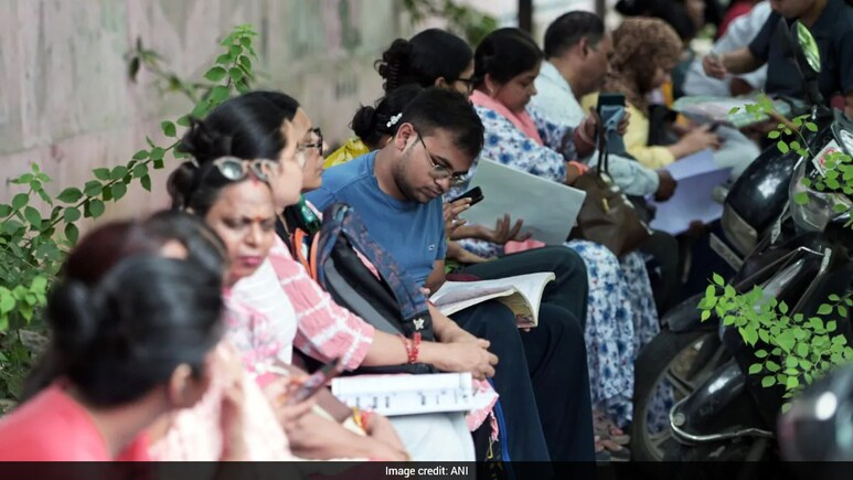 ndtveducation's tweet photo. KVS, NVS, EMRS Tier-II Results Delayed? Candidates Demand Official Update
https://t.co/MRBxOFyGYW

#KVSResult #NVSResult #EMRSResult #cbse https://t.co/FdwzojCQzM