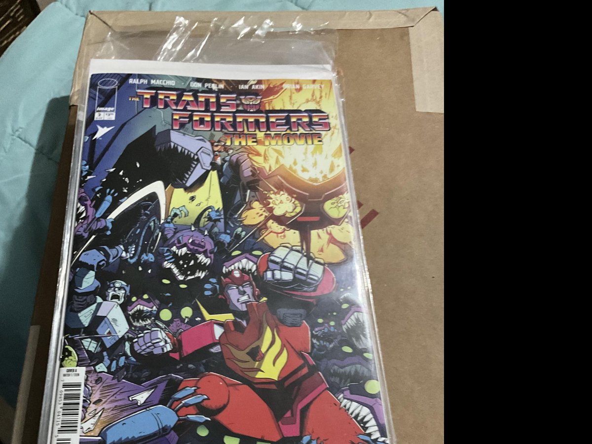 startcomicbooks's tweet photo. Epic mail call! Got Transformers: The Movie 40th Anniversary Edition #2 from @MidtownComics! The Cover A art by @NickRoche &amp; @jcburcham is out of this world. Loving this nostalgic run from @ImageComics!

See more at https://t.co/Q2Pb7LE5pn #Transformers #ImageComics https://t.co/q8yPn8f8ef