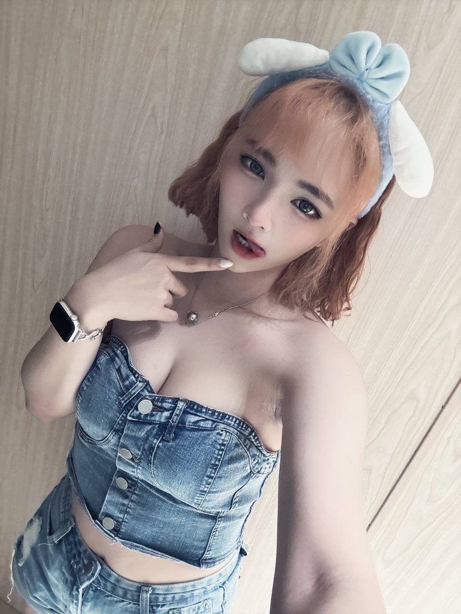 lei22206's tweet photo. 我住岡山沒錯
但岡山的朋友
要來台南找我啦
我家又沒有按摩床
#腰酸背痛 #微肉女孩 #工作室 https://t.co/6orNu6T37u