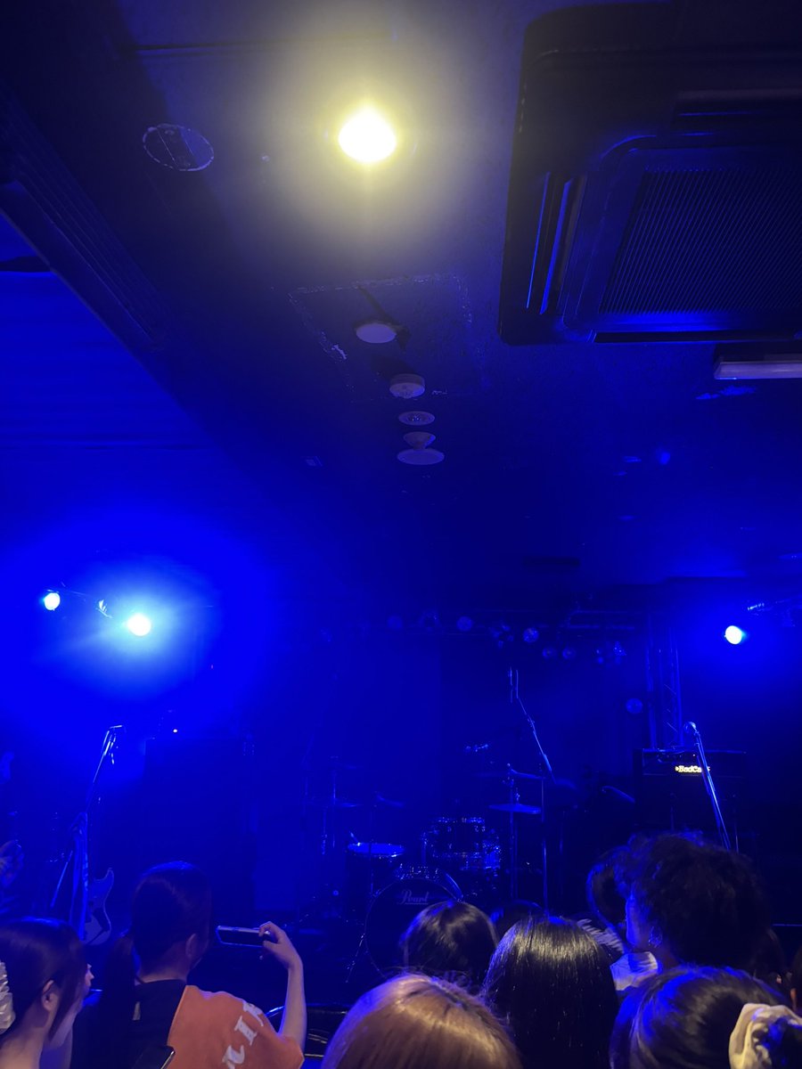 Hiinaaa0129's tweet photo. 7/14  LIVE HOUSE OP's

下半期初のライブに参戦した！
アンフェアのときいつもの衝動で後半ダイブしたんだけどみはねちゃんから"頑張ってこっちまで来い！"って言われて途中で諦めそうになったけどとびつづけることができた🥲アンフェアのこともっと好きになれた！ほんとに私を救ってくれてありがとう https://t.co/icHK2Uz7ye