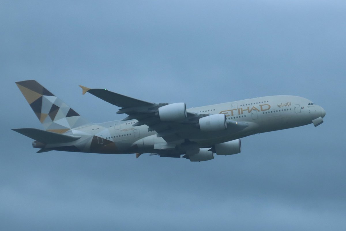 debunekotango's tweet photo. 先月､宿泊した成田のホテルの部屋から撮影したエティハド A380-861 A6-APH 2026.06.22
#a380 
#a380861 
#atihad 
#atihadairairways 
＃airline
#エティハド 
#エティハド航空 
#エアライン 
#旅客機 https://t.co/1szhQHDGq9