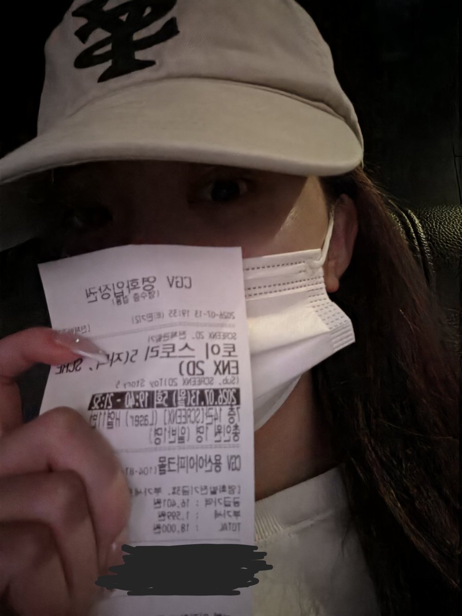 HEunchaeBrasil's tweet photo. 📸 | Eunchae via Weverse.

“Meu primeiro filme no cinema sozinha na vida
Avaliação: ⭐️⭐️⭐️⭐️⭐️”

#LE_SSERAFIM #르세라핌 #HONGEUNCHAE #홍은채 https://t.co/DIGOWMG8qw
