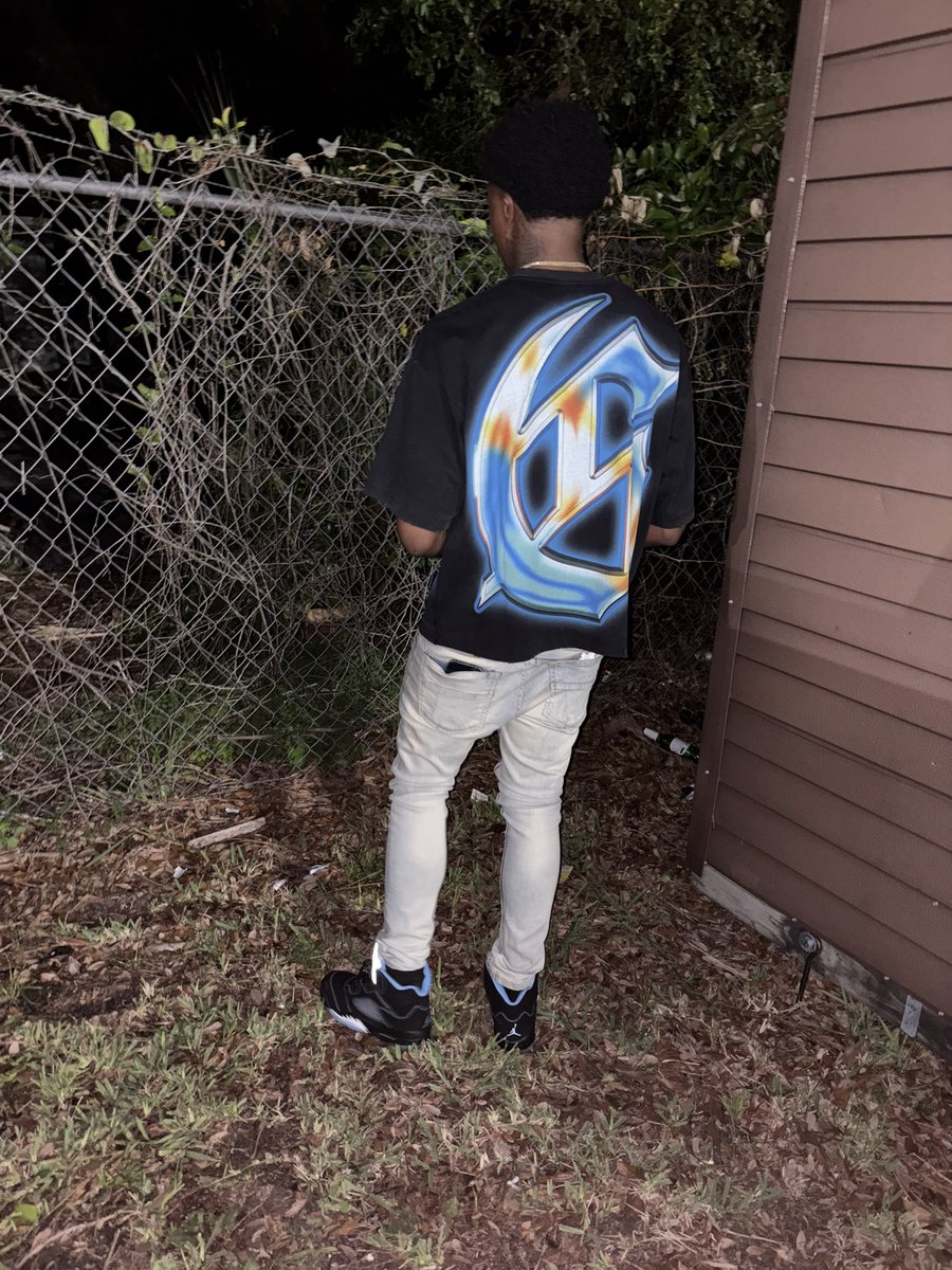 _way2clever's tweet photo. Ball up top ⛹🏽‍♂️ https://t.co/qtv4Q6BlBh