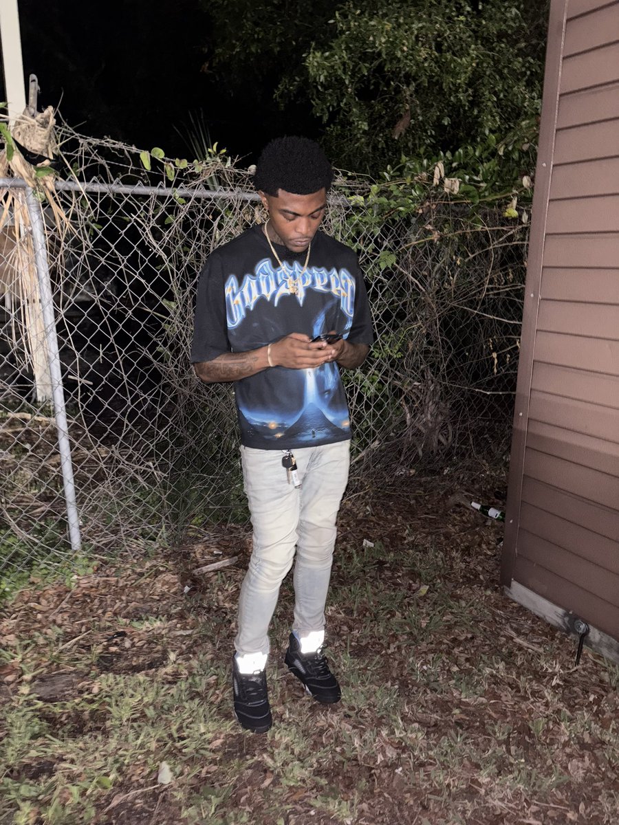_way2clever's tweet photo. Ball up top ⛹🏽‍♂️ https://t.co/qtv4Q6BlBh