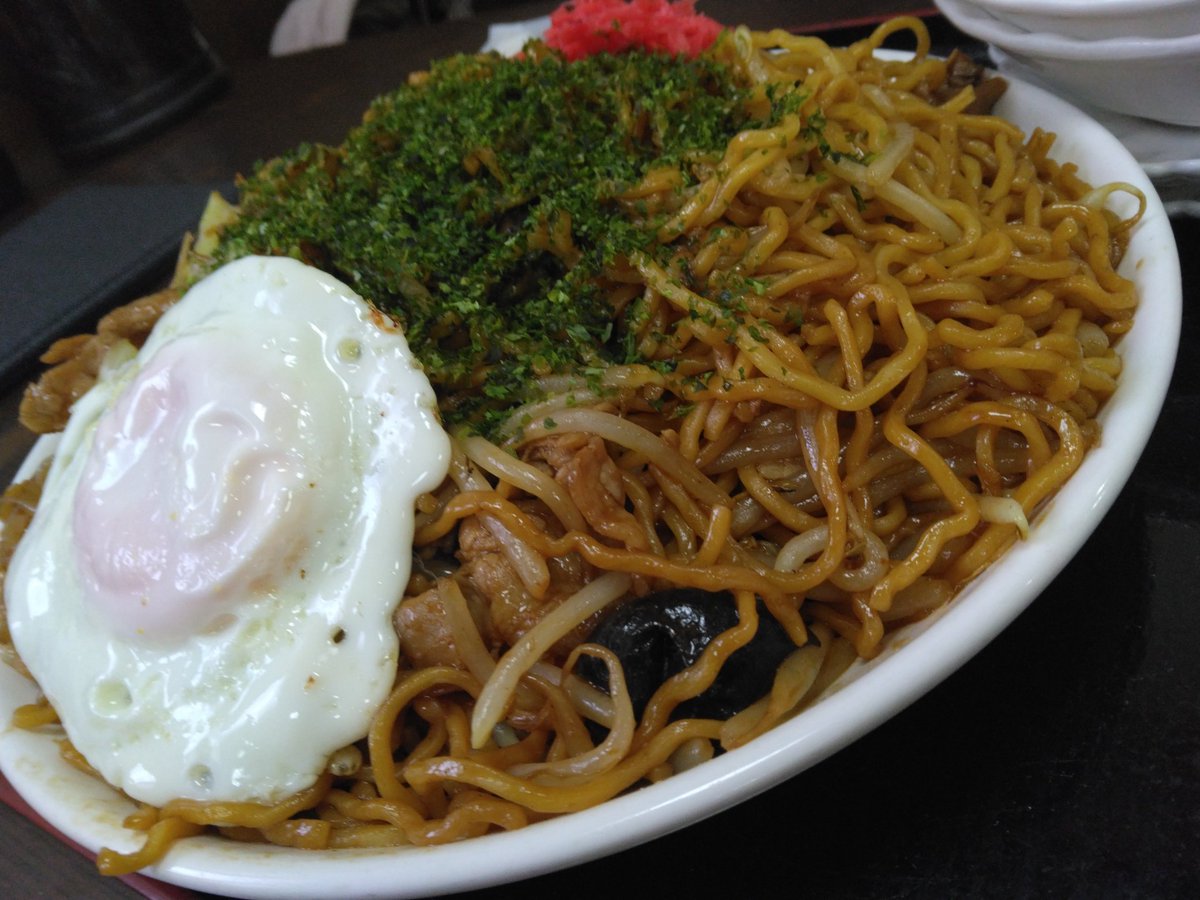 NativeSendai's tweet photo. 仙台を代表する激盛り激旨の店「久美食堂」！ソース焼きそば1200円とからあげ8ヶ単品1400円をかみさんとシェアしましたが半分は持ち帰りとなりました。焼きそばだけでも3～4人前ぐらいあって豚肉も豊富で旨いんです。 https://t.co/ddoaSAXt1J