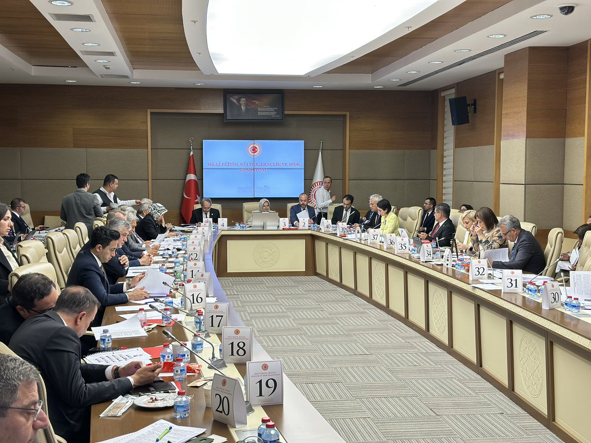 ProfDrAGurcan's tweet photo. TBMM Millî Eğitim, Kültür, Gençlik ve Spor Komisyonumuzda, Yükseköğretim Kanunu ve Bazı Kanunlarda Değişiklik Yapılmasına Dair Kanun Teklifi’nin görüşmelerini tamamladık.

Yükseköğretim sistemimizin daha da güçlenmesine katkı sunacağına inandığımız düzenlemelerin ülkemize, eğitim camiamıza ve milletimize hayırlı olmasını temenni ediyorum.

Komisyon çalışmalarımızın hayırlara vesile olmasını diliyor, emeği geçen tüm milletvekillerimize ve katkı sunanlara teşekkür ediyorum.

⏰ 04.42
📍 TBMM