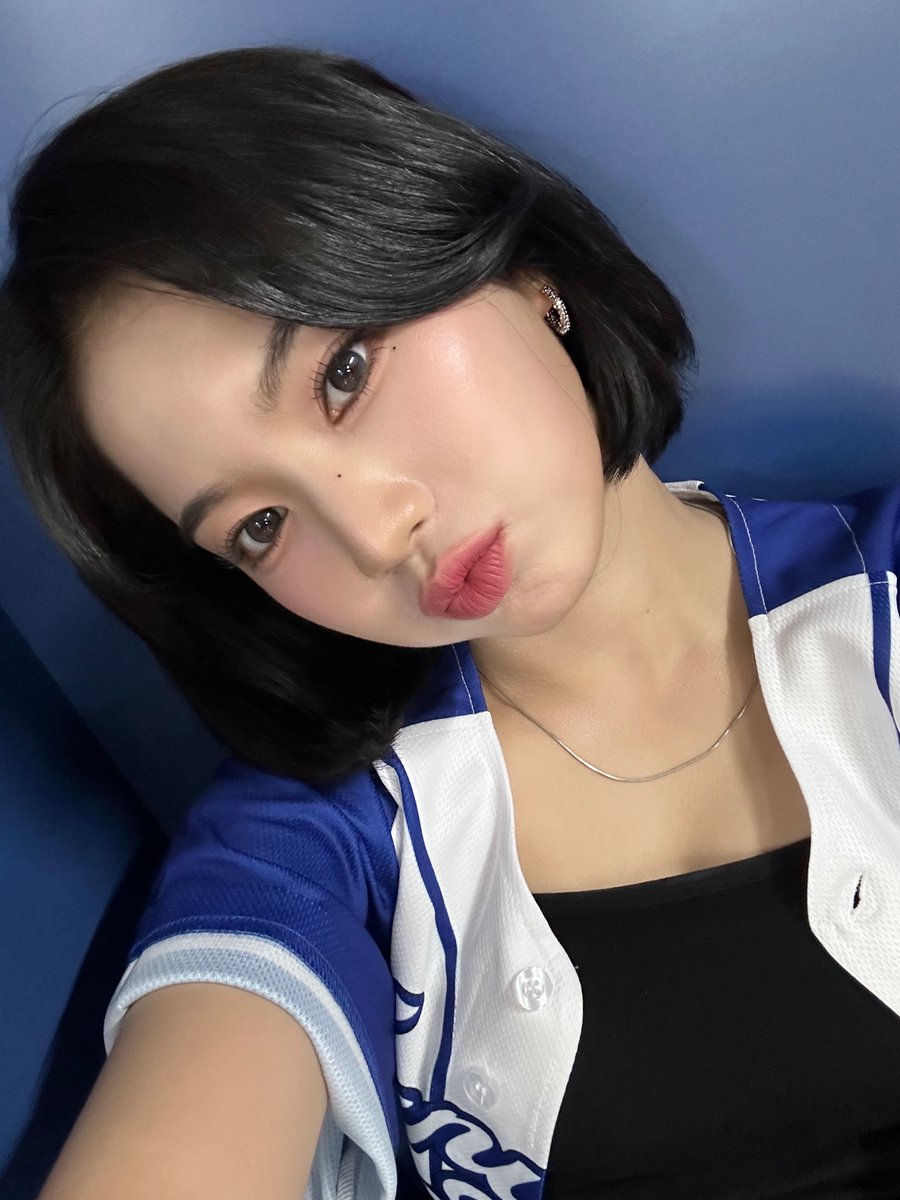 1_23isa's tweet photo. 이날 단발 진짜 킥이엿는데,,,
파랑벽까지이채룽쿨톤이라고소리침 https://t.co/NTCotxZV9l