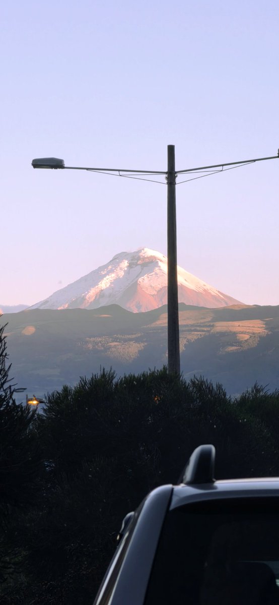 fgsantander's tweet photo. @AVAstudillo Quito con excepcional y privilegiada vista hacia el Cotopaxi https://t.co/OZNAUOTCKc
