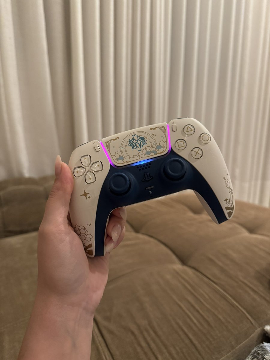 ilusionada97's tweet photo. Já eu vi essa versão e não resisti, tive que comprar https://t.co/vRY9b8WYkw
