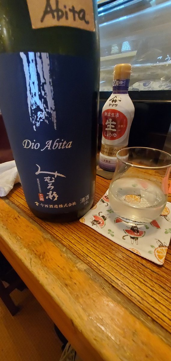 matatabism's tweet photo. 昨日はオープンしたばかりの自分の物件に試泊ついでに、近隣の飲食店の視察へ参りましたー🐟
近くに美味しい日本酒と料理を提供してくれる居酒屋ならゲストも気に入ってくれるに違いない☺️
今月の予約まだゼロだけど😹 https://t.co/lIgQ9vFZG5
