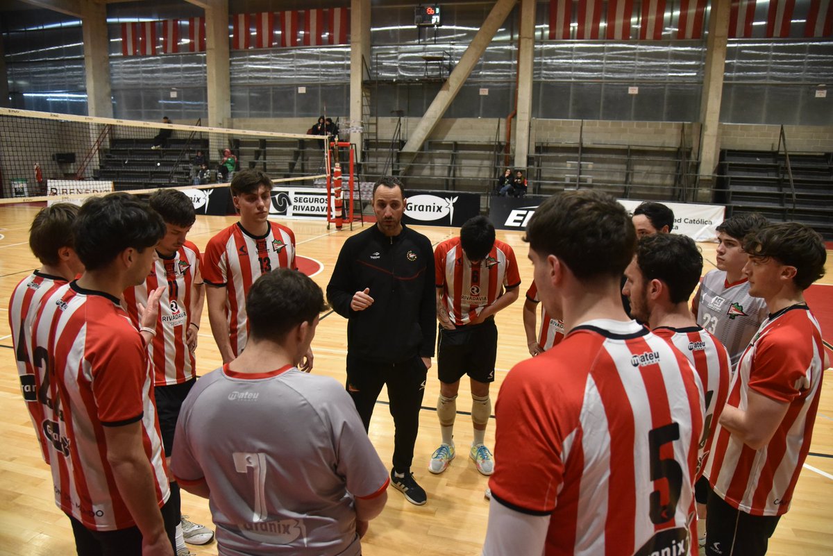 EdelpVoley's tweet photo. ¡Victoria contra Ferro en el cierre de la fase de Clasificación 🇦🇹💪!

🔸️ Estudiantes 3 - Ferro 2
▫️ 25-23, 22-25, 25-17, 21-25, 15-7

🔝 Así finalizó en el seguno lugar y jugará en la Ronda Campeonato

#VamosPincha #EDLP #EDELP https://t.co/DdLpI6Wvvg