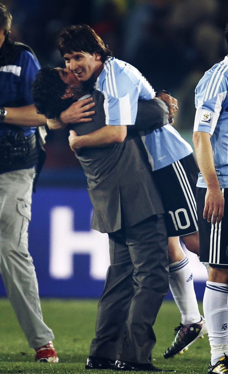 ifcluchi's tweet photo. tirale una mano, Diego 
y si es la de Dios mejor https://t.co/cKlMMnd4vu
