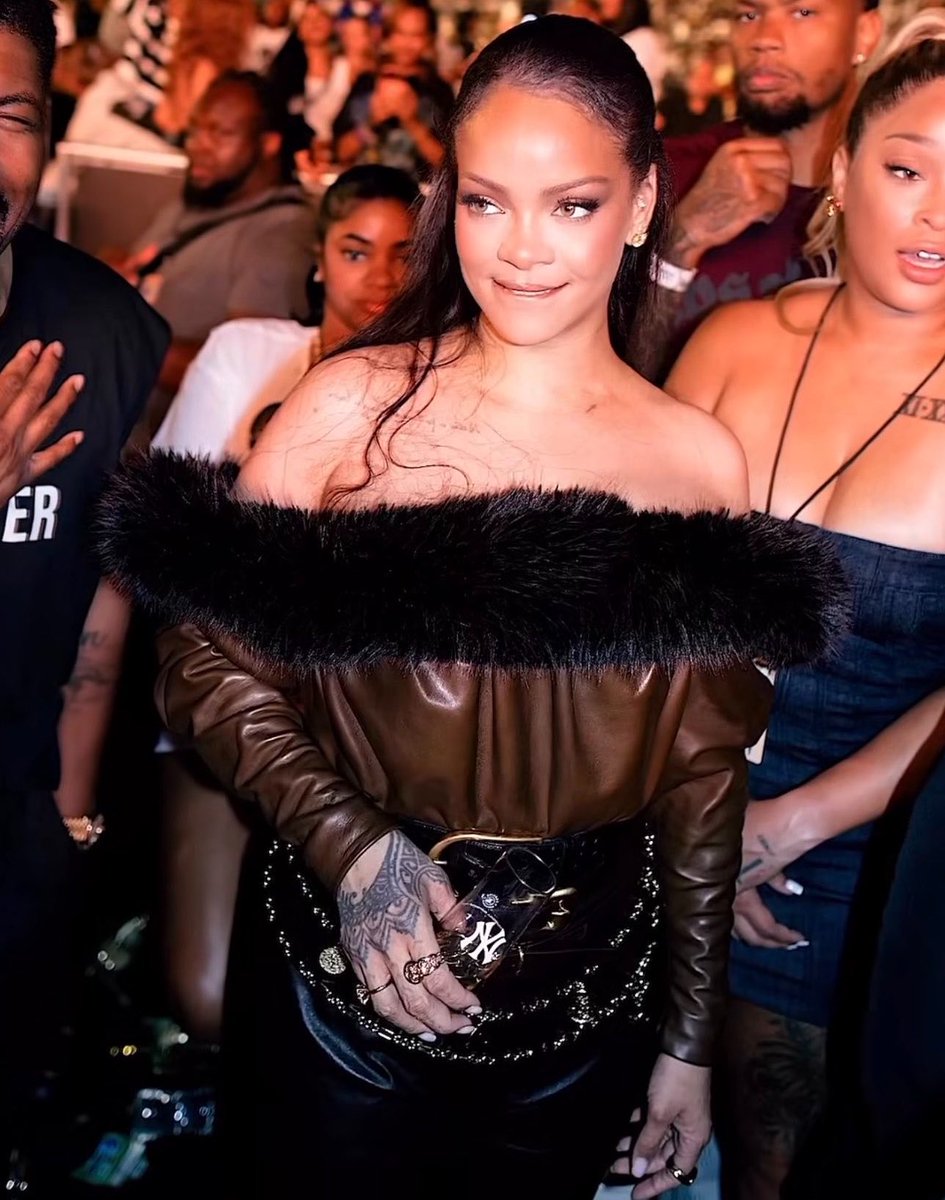 Rihanna | HQ tweet media