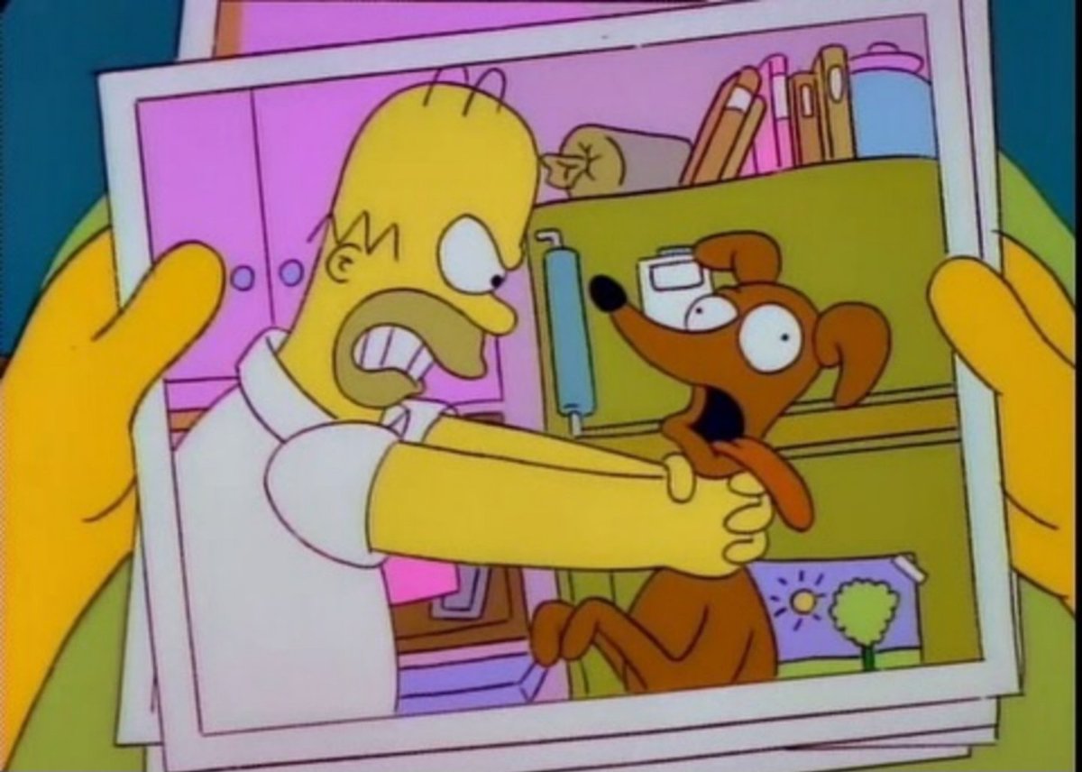 FansonsOficial's tweet photo. Homero vs Ayudante de Santa (T3 E19 - En Disney+ T3 E18) #LosSimpson #LosSimpsons #TheSimpsons #Memes https://t.co/bxLg5OLimq