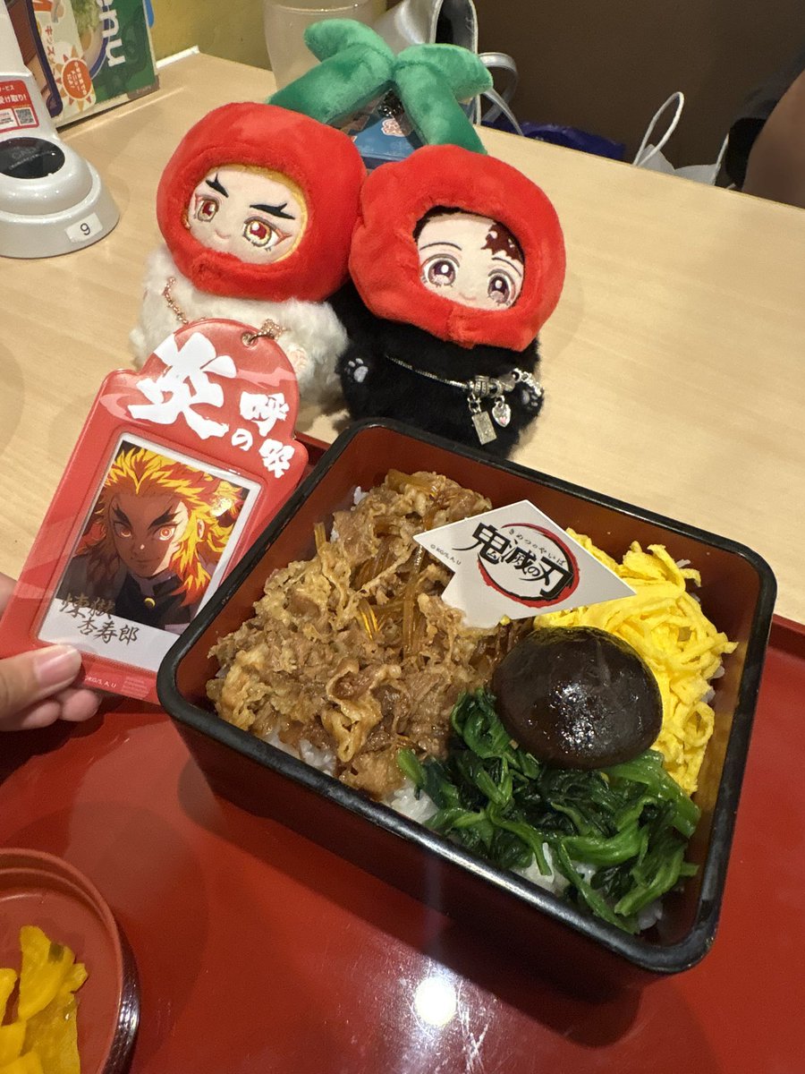 Levi_kyuri's tweet photo. 欲しいやつドンピシャ出てくれてまじ怖かったこのあとデザート頼んだらシクレもきてくれた死亡 https://t.co/BU5ilukLEG