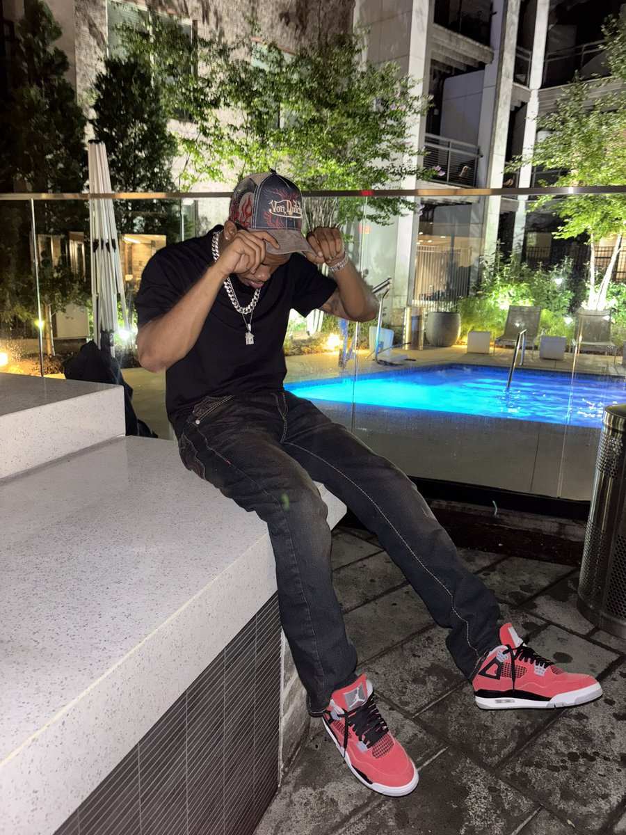 parkstar_gleesh's tweet photo. I’m a real nigga not a bitvh nigga ✌🏾 rich to Eva tussle witcha shoutout 🗣️my brudda he Neva took dollas he told me dat shit off da 💪🏾 witcha 💯 https://t.co/HWoEC7Mdpg