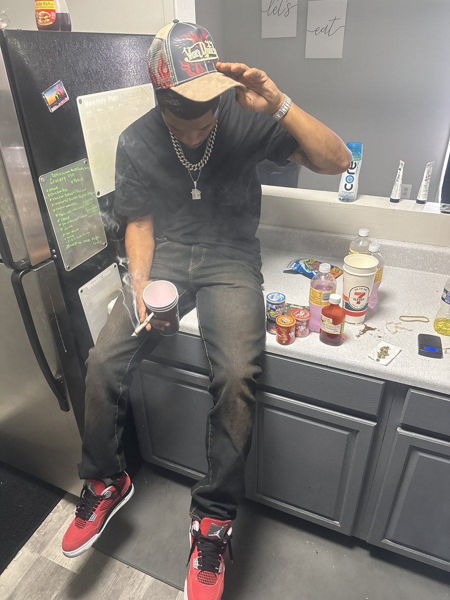 parkstar_gleesh's tweet photo. I’m a real nigga not a bitvh nigga ✌🏾 rich to Eva tussle witcha shoutout 🗣️my brudda he Neva took dollas he told me dat shit off da 💪🏾 witcha 💯 https://t.co/HWoEC7Mdpg