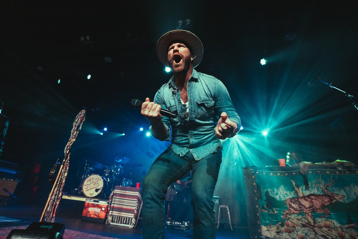 HardRockHotelSC's tweet photo. Country singer 𝐃𝐫𝐚𝐤𝐞 𝐖𝐡𝐢𝐭𝐞 is hitting the Anthem stage this Friday!🤠 
Get your tickets now to hear songs like "Makin' Me Look Good Again" and "Livin' The Dream"🎵🎟️ 
https://t.co/koCV8qdcWz

#HardRockSiouxCity #DrakeWhite #Country https://t.co/eyETK4mRqg