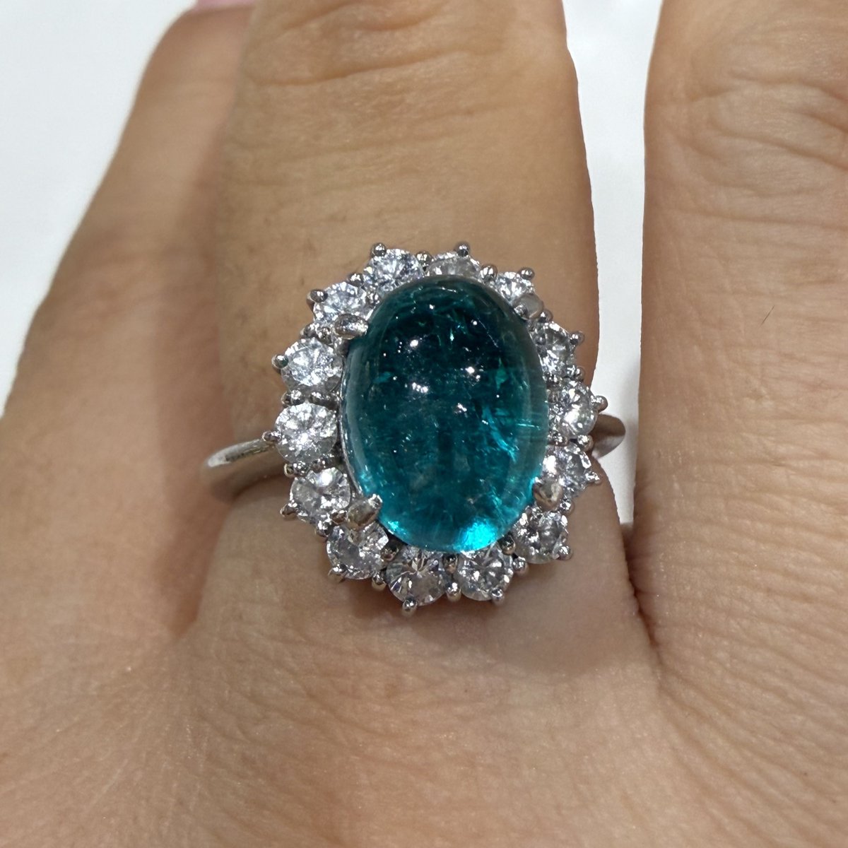 今日はブルー強めに撮れました。 パライバトルマリンと言えば私はこの