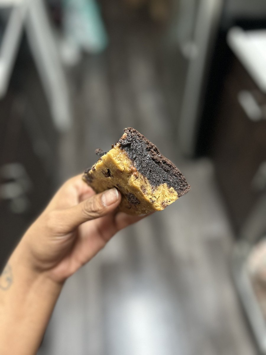 KeisFashion's tweet photo. Infused double fudge brookies 🍃 https://t.co/DXKbi29U6I