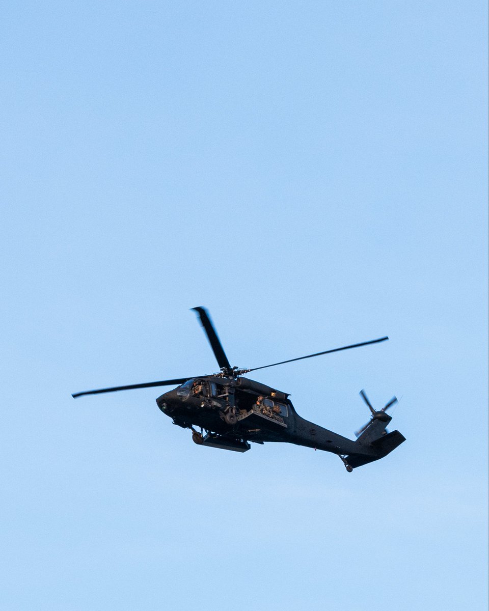 IonZen's tweet photo. Caught a cool movie shoot over the East River in NYC a few weeks ago. The main helo had a motorcycle strapped to its side pretty cool setup! https://t.co/gagj0B5yXP