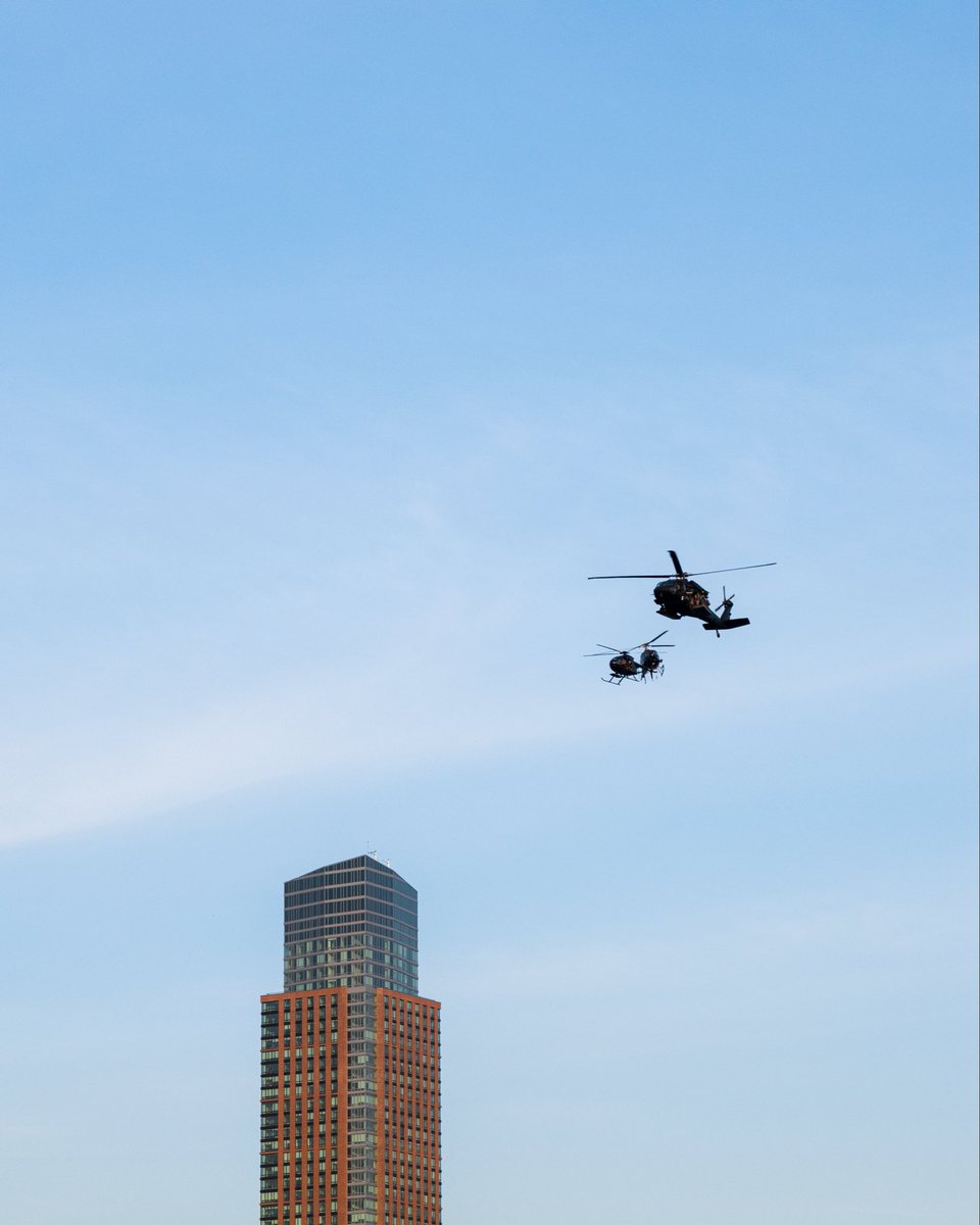 IonZen's tweet photo. Caught a cool movie shoot over the East River in NYC a few weeks ago. The main helo had a motorcycle strapped to its side pretty cool setup! https://t.co/gagj0B5yXP