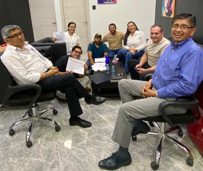 LuisMongeE's tweet photo. ¡Por la unidad en Guayas!
#RC5 #PSE17 #AMIGO16 🇪🇨🤝
@SofiaEspinRC @GabrielaEsPais
#GuayaquilEsUnidad ✊🏼 https://t.co/ipETxjBdLn