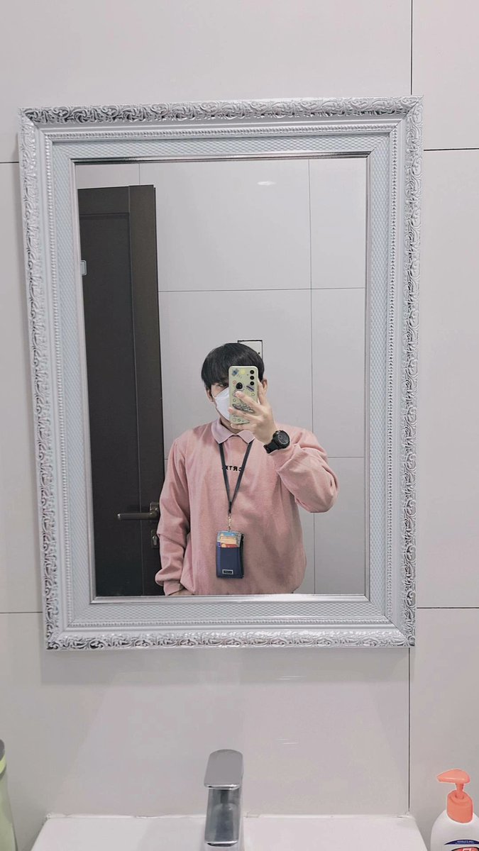 hael_raphael's tweet photo. Mowning dari aku yang sampe kantor xoxo https://t.co/q3DWn1Self