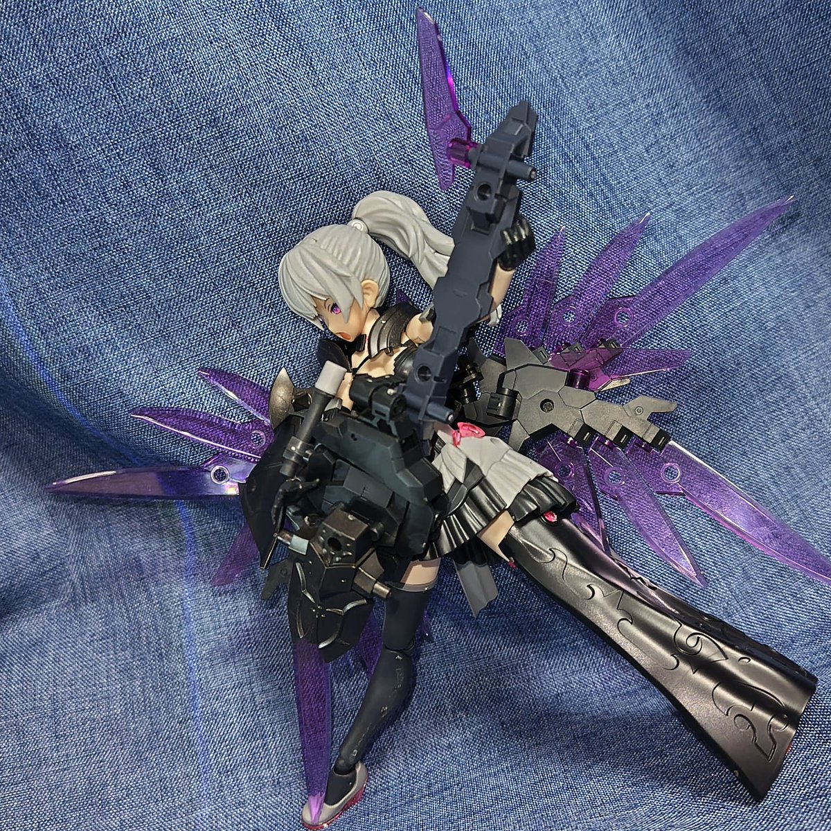 rn6fr4's tweet photo. #お昼休みに一枚だけ模型写真を貼ろう

お昼宣伝

サンマルロックバンド
ラピュセルドオルレアン
カオスブレイクのボーカル/ベース
ラルゼリアは総選挙でライブ中

これまでのラルゼリアは青髪でしたが
素体のライディラ(ラグーン)発売に合わせてちょっとイメチェン

#30MS https://t.co/Zp7El7s84G