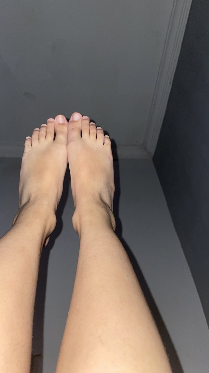 Eroszinha's tweet photo. De pernas pro alto pra você, heh

#feetfetısh #BUNDAAWARDSㅤ #vazados #teenage‌girl https://t.co/kQlkYluUlH