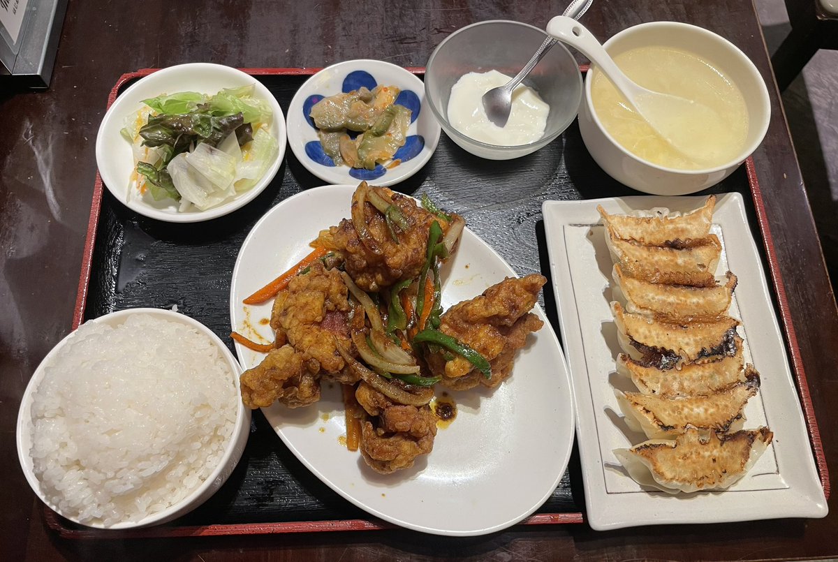 birdseijin's tweet photo. 今日の昼飯は
「眠眠」で
唐揚げカレー風味炒め定食 大盛り 900円
餃子 350円
を食べて大満足ッ👍

眠眠の唐揚げカレー風味は
濃い味つけでめっちゃ美味いッ😋
餃子🥟とセットで大満腹ッ👍 https://t.co/YapxYgqnij