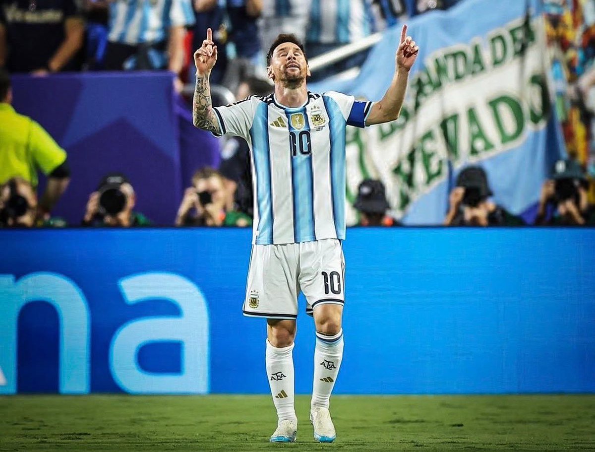 MessiBrasilHD_'s tweet photo. HOJE É DIA DE LIONEL MESSI NA COPA DO MUNDO E NADA MAIS IMPORTA! 🐐🇦🇷

🇦🇷 Argentina x Inglaterra 🏴󠁧󠁢󠁥󠁮󠁧󠁿 
⏱️ 16:00
📺 Cazé TV (Youtube) https://t.co/LBgEJZbcY6