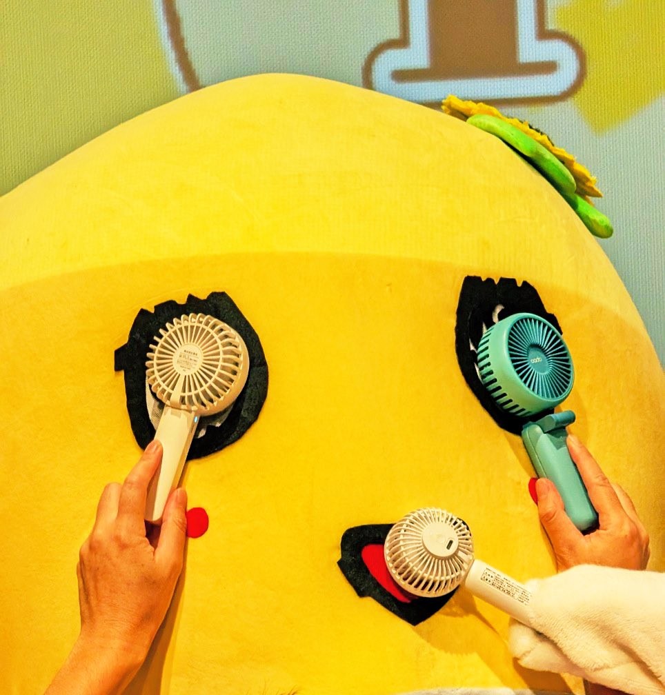 27funako's tweet photo. @funassyi いつもありがとう💕
ふなちゃんも気を付けてね☺️🥤
足りるなっしか🌀😂
#熱中症にご注意を 
#眼球冷却法 https://t.co/VPMl2Epkdd