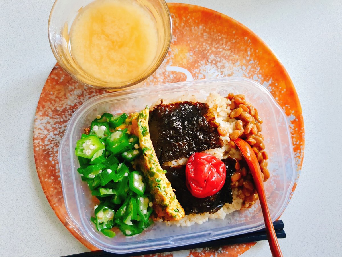 sachi_fire's tweet photo. 作り置きのタッパー弁当に、食べる直前でオクラと納豆をドカンとトッピング！
家ブランチだからこそできる、気取らないねばねば全乗せスタイル。
結局これが一番美味しいのよ……！
​#タッパー弁当 #ブランチ #おうちごはん https://t.co/xlr8cNcgWg