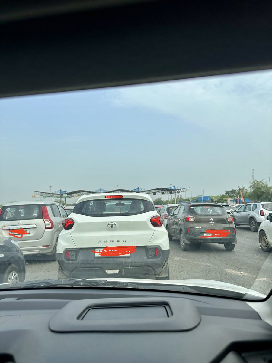 sandeep110's tweet photo. No calculations, no relief for daily commuters from Faridabad to Gurgaon at GF TOLL. This is daily situation @NayabSainiBJP @DC_Gurugram @DC_Faridabad we dont know when this situation will be improved? Toll was supposed to be closed this June. https://t.co/y5cYMXHDCC