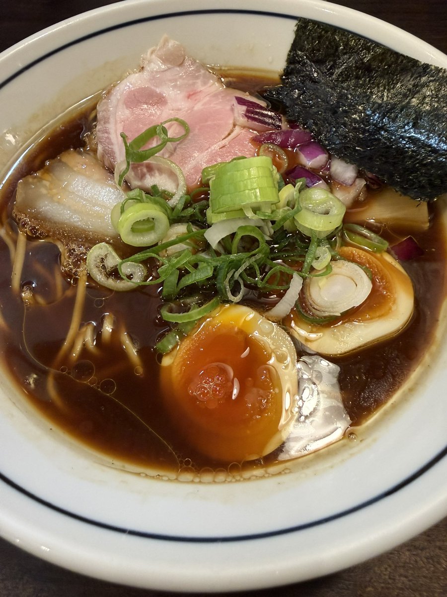 goinkyo16's tweet photo. 今日は一心さんで煮卵ブラックラーメン🍜 https://t.co/xJfEt0Ncjl